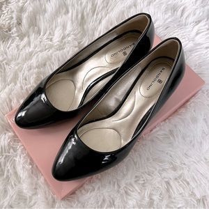 Bandolino black wedge heel flats